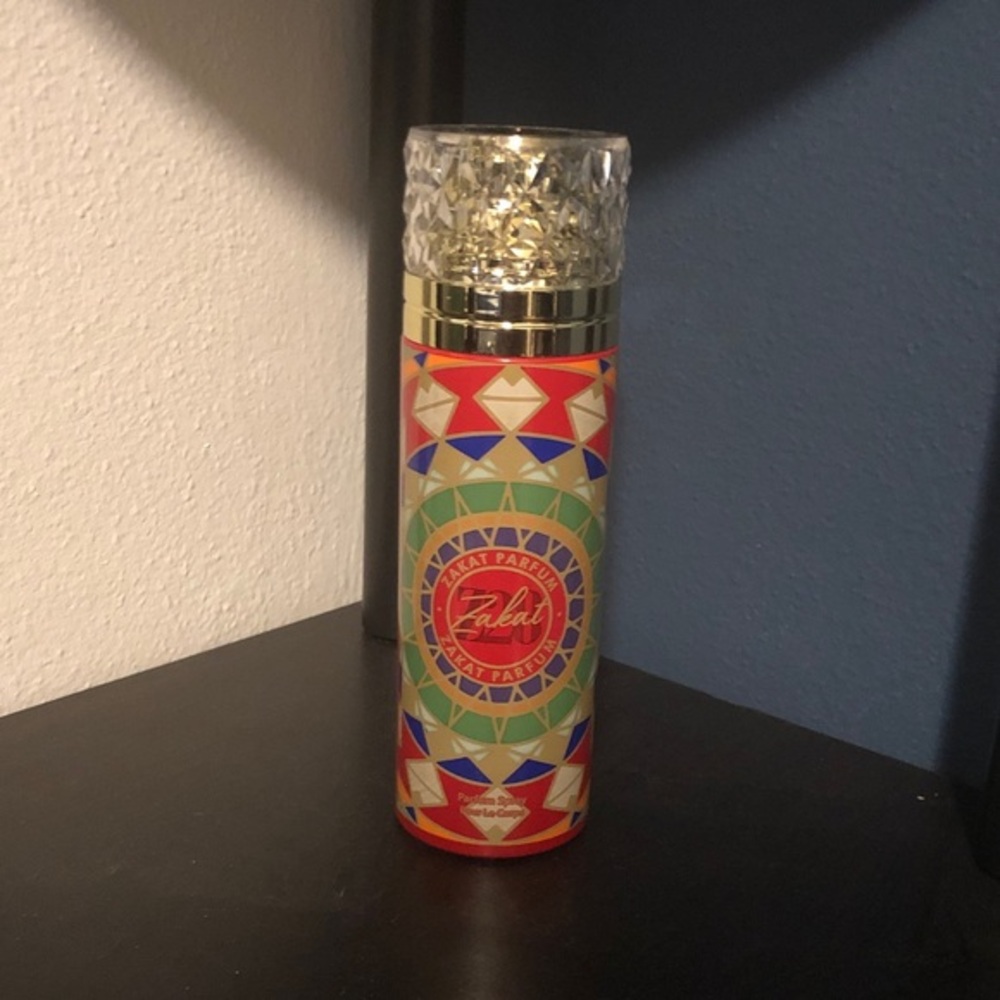 Zakat Multicolor Decorative Women's Fragrance Spray - Vibrant Red & Green